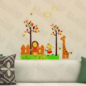 Giraffe And Bee - Wall Decals Stickers Appliques Home Dcor - HEMU-AY-915